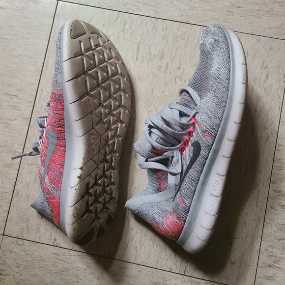 SOLD!! - Nike Running Sneakers Size 4.5Y - Picture 3 of 4